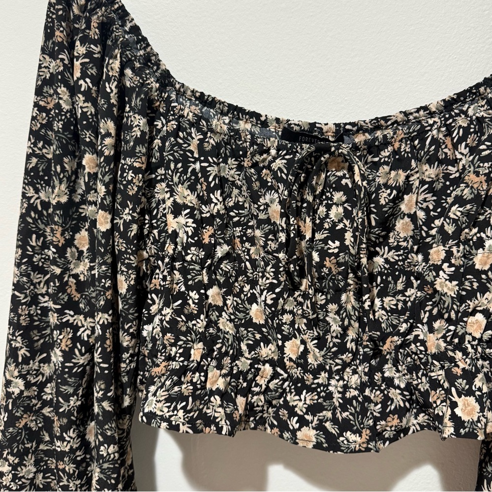 🆕 Forever 21 Smocked Black Floral Long Sleeve Peasant Crop Top - Picture 8 of 12